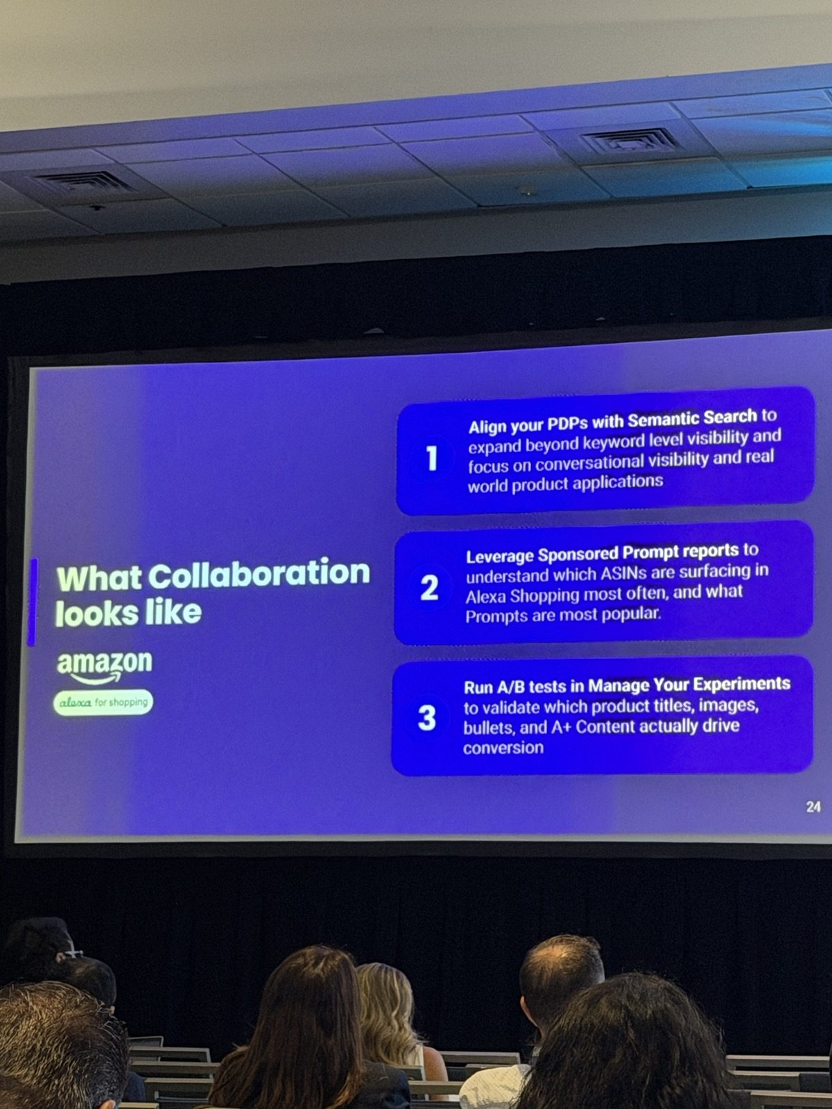 Slide 'What Collaboration looks like' con logos de Amazon y Alexa for shopping: 1) alinear PDPs con búsqueda semántica, 2) usar Sponsored Prompt reports para ver qué ASINs aparecen en Alexa Shopping y qué prompts son más populares, 3) correr A/B tests en Manage Your Experiments