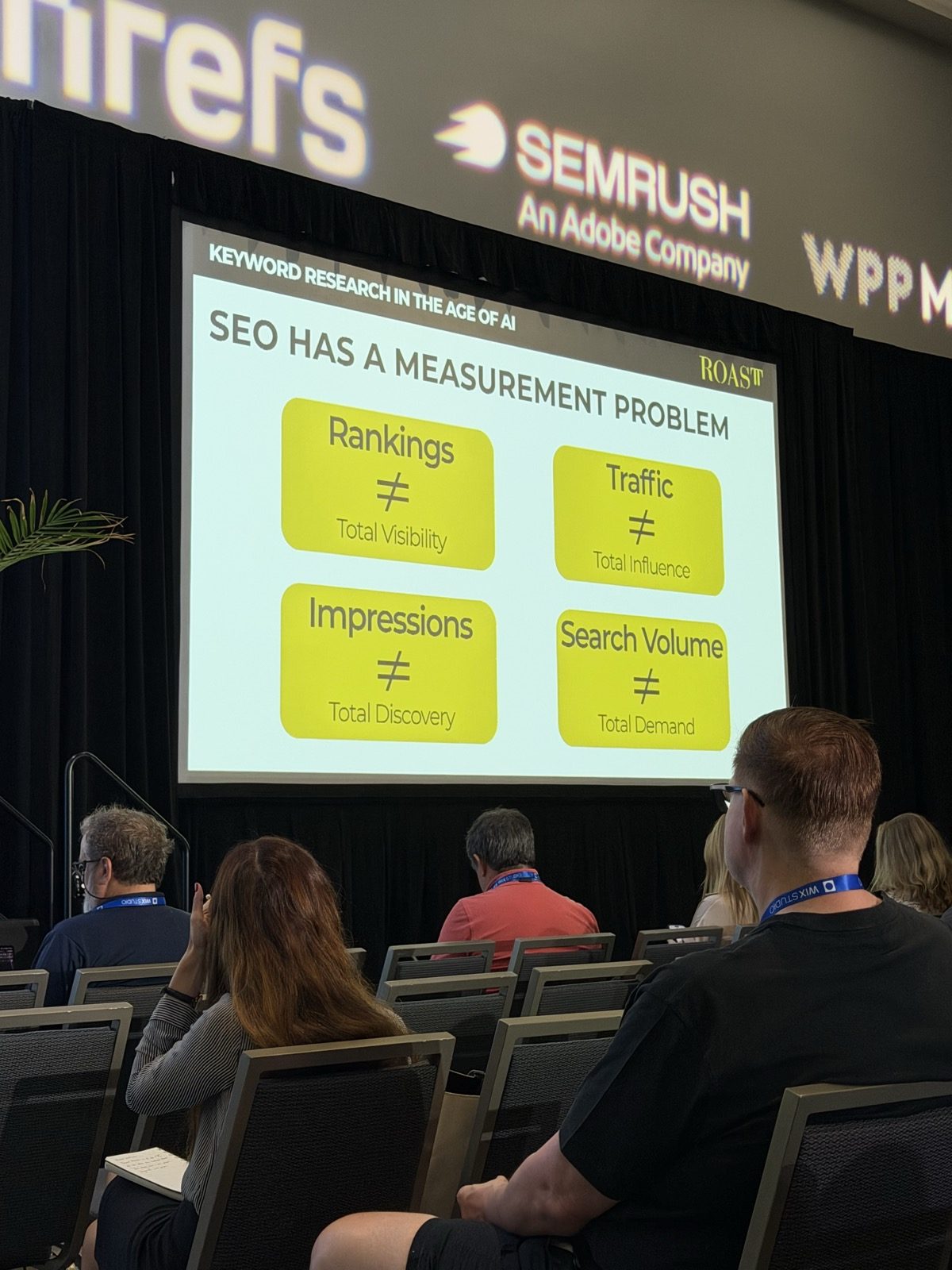 Slide 'SEO has a measurement problem' con cuatro cajas: Rankings ≠ Total Visibility, Traffic ≠ Total Influence, Impressions ≠ Total Discovery, Search Volume ≠ Total Demand