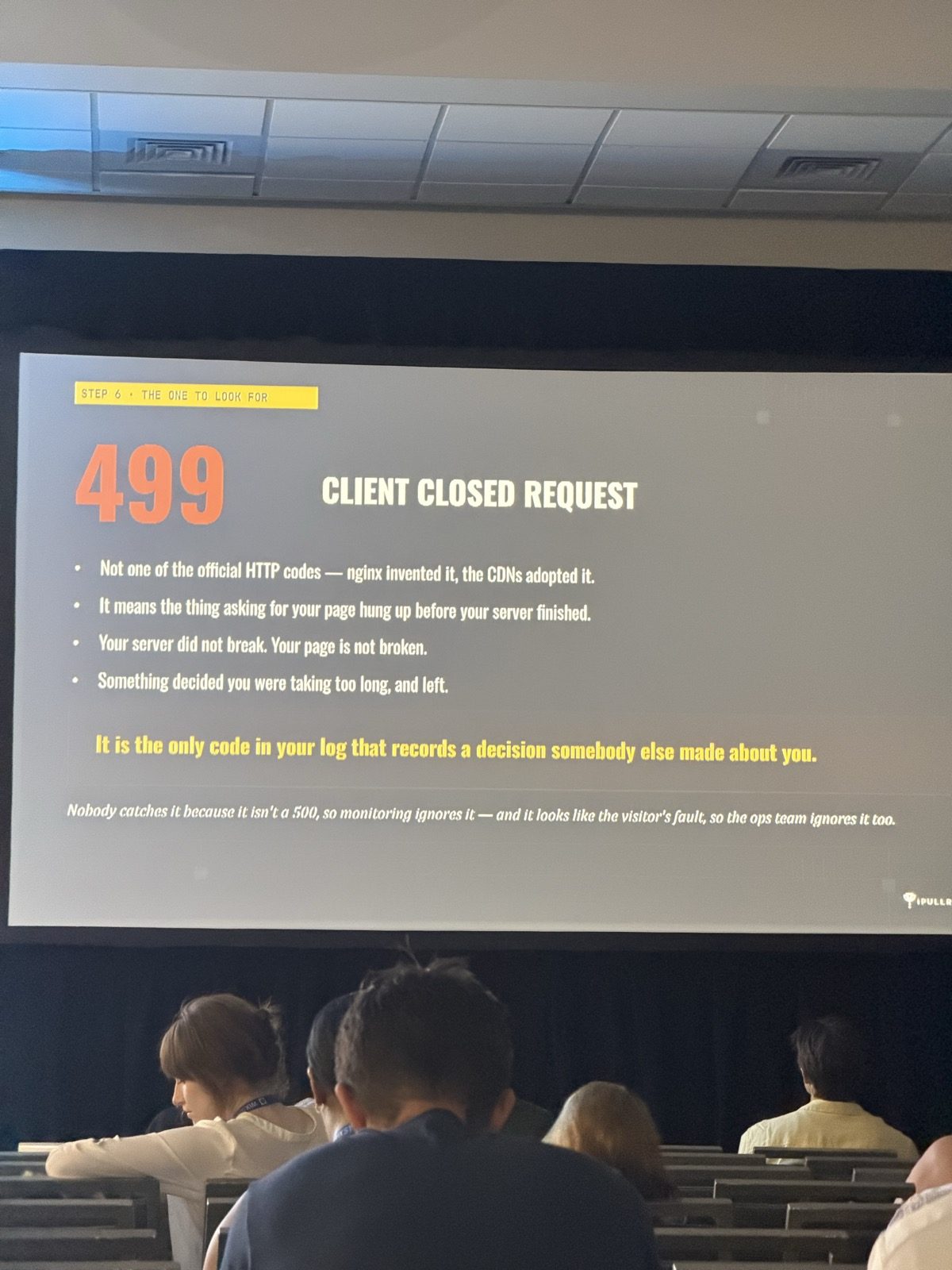 Slide titulada 499 Client Closed Request: no es uno de los códigos HTTP oficiales, lo inventó nginx y lo adoptaron los CDN; significa que quien pedía la página cortó antes de que el servidor terminara. Destacado: es el único código de tu log que registra una decisión que otro tomó sobre vos.