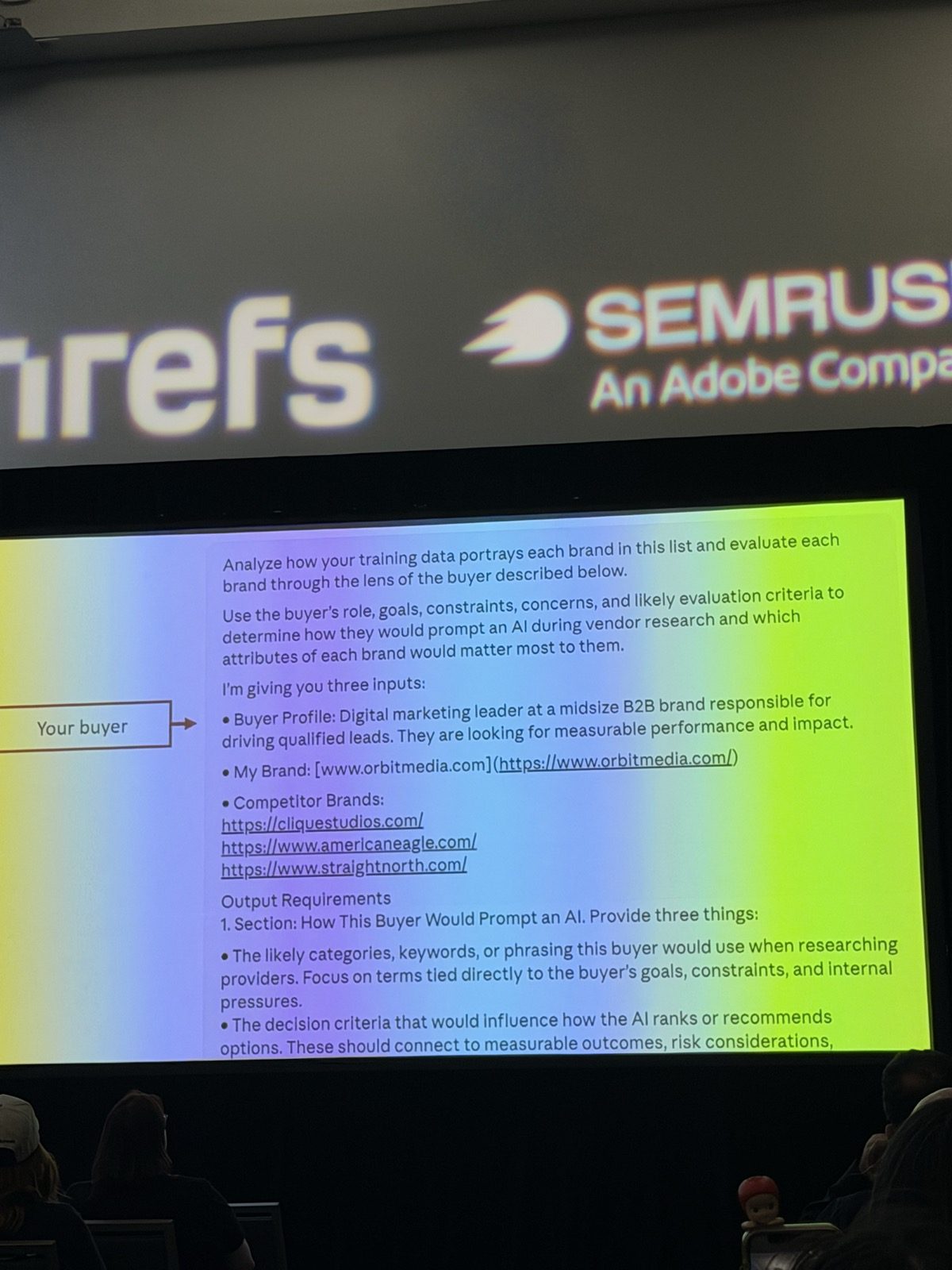 Prompt en pantalla: 'Analyze how your training data portrays each brand in this list and evaluate each brand through the lens of the buyer described below', con los insumos Buyer Profile, My Brand y Competitor Brands, y la anotación lateral 'Your buyer'